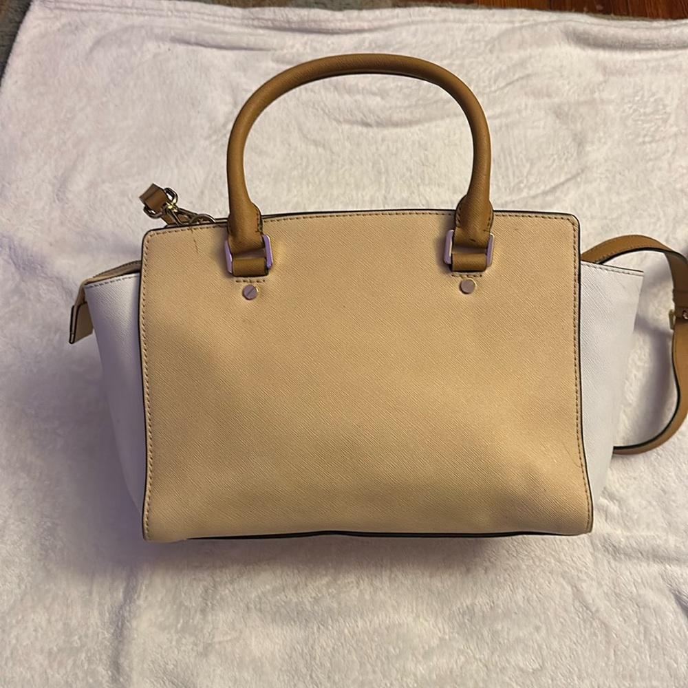 Michael Kors crossbody. - Picture 2 of 11